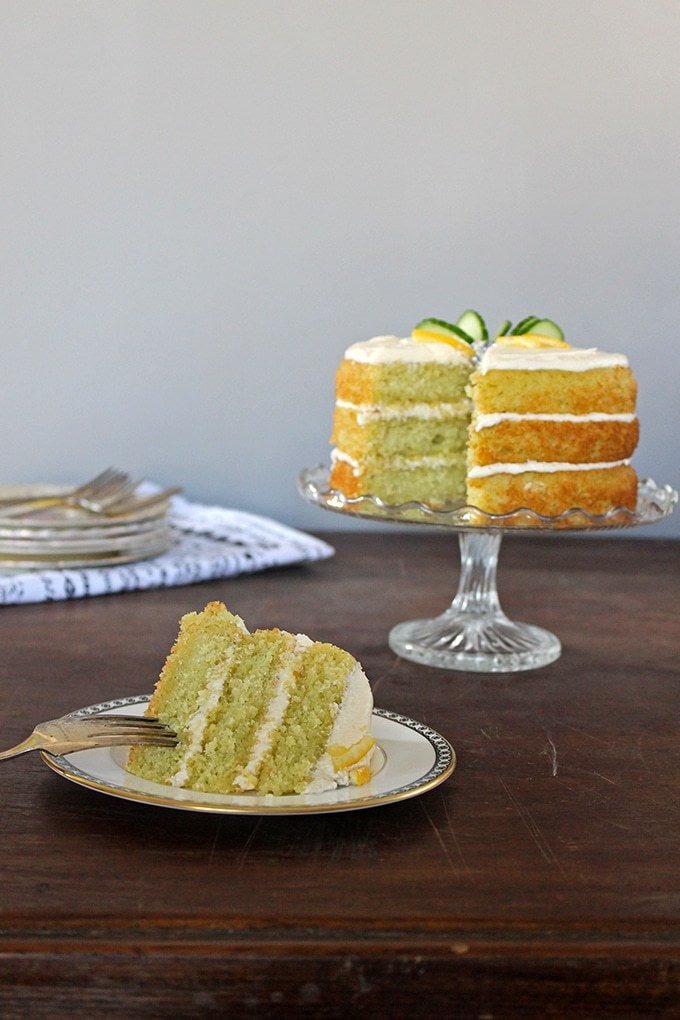 Gâteau au Citron et au Concombre avec un Glaçage au Gin