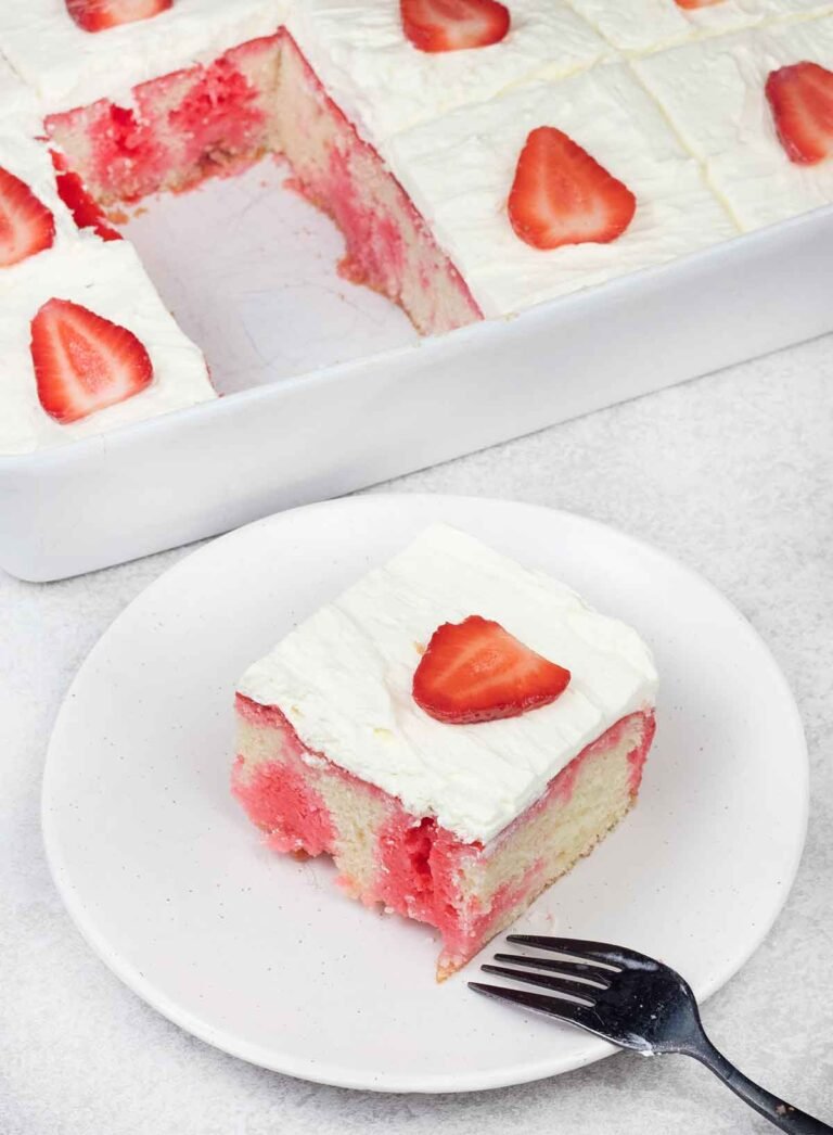 Gâteau Poke aux Fraises