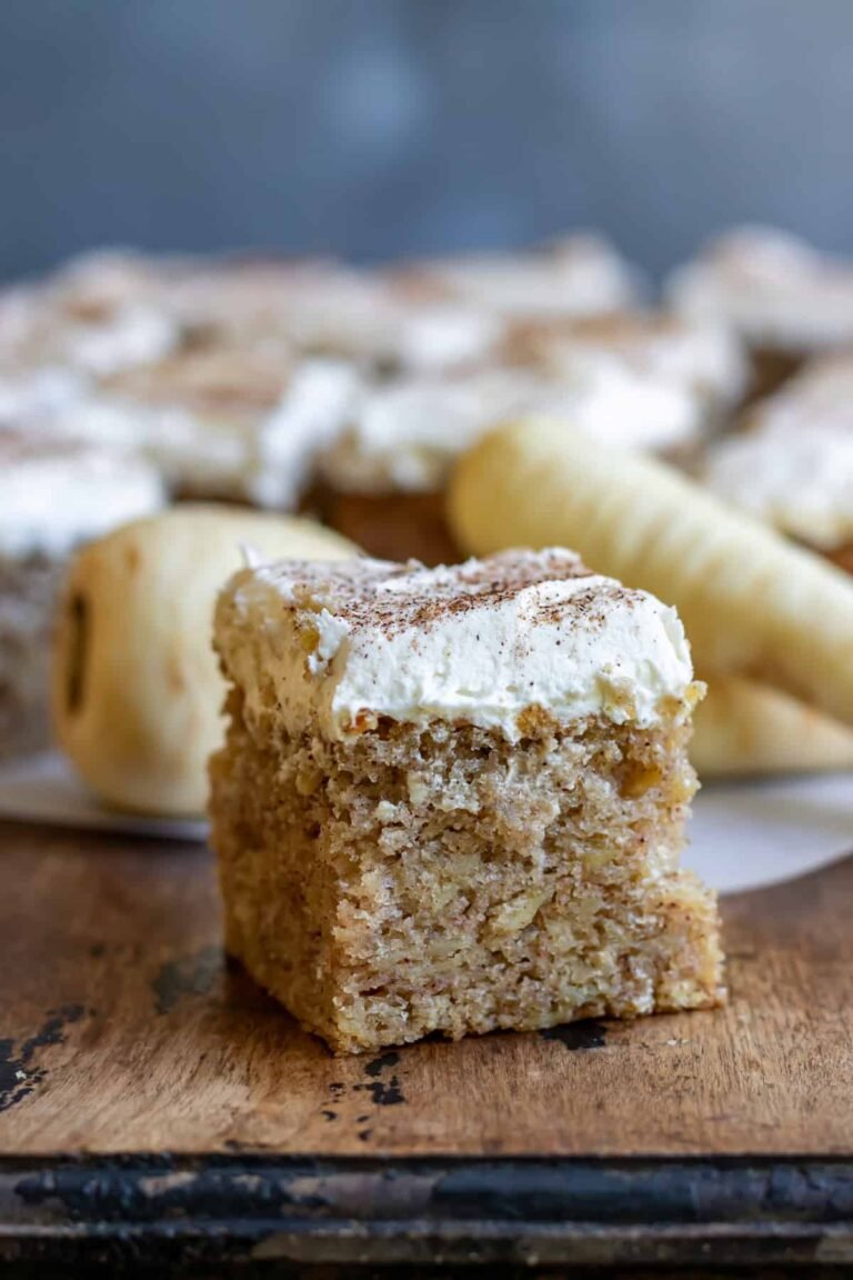 Gâteau de panais avec glaçage à la muscade